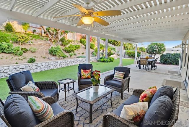 320 Jonah Rd, Escondido, CA 92027