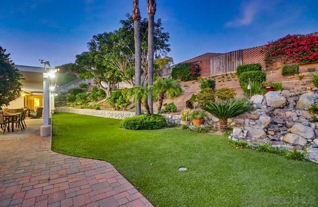 320 Jonah Rd, Escondido, CA 92027