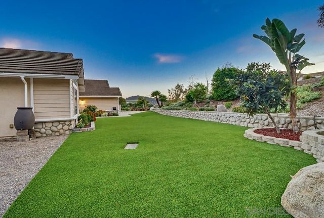 320 Jonah Rd, Escondido, CA 92027