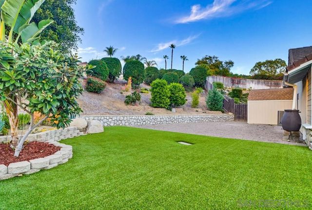 320 Jonah Rd, Escondido, CA 92027