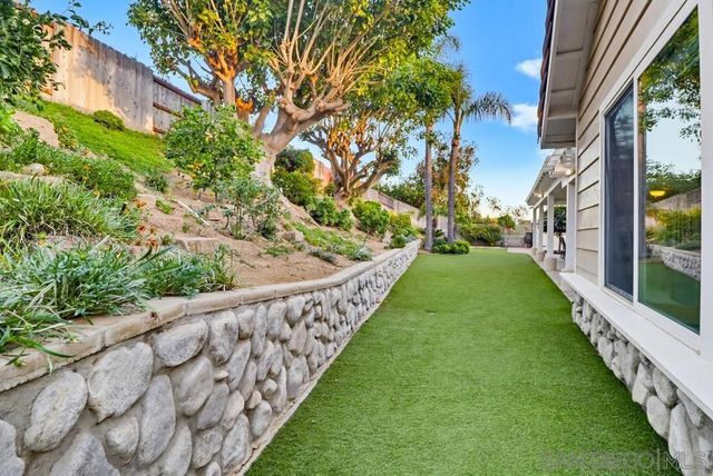 320 Jonah Rd, Escondido, CA 92027