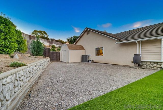 320 Jonah Rd, Escondido, CA 92027