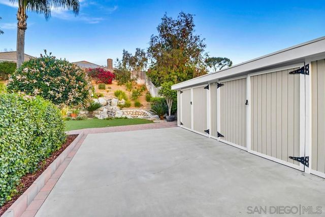 320 Jonah Rd, Escondido, CA 92027