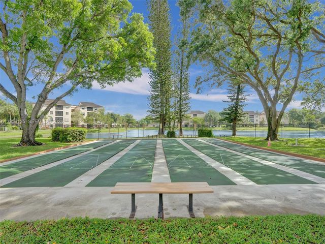 3897 N Carambola Cir N 29127, Coconut Creek, FL 33066