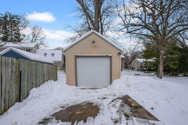 2523 Cedar Heights Drive, Cedar Falls, IA 50613