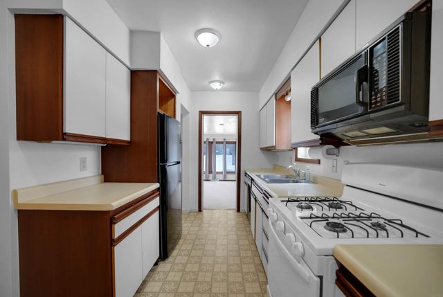 2523 Cedar Heights Drive, Cedar Falls, IA 50613