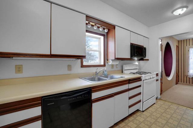 2523 Cedar Heights Drive, Cedar Falls, IA 50613