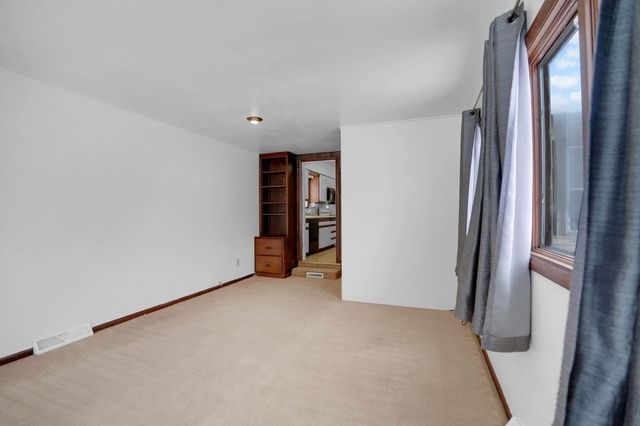 2523 Cedar Heights Drive, Cedar Falls, IA 50613