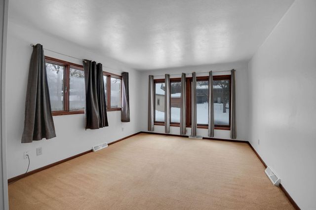 2523 Cedar Heights Drive, Cedar Falls, IA 50613