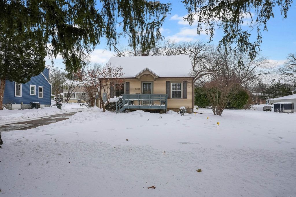 2523 Cedar Heights Drive, Cedar Falls, IA 50613