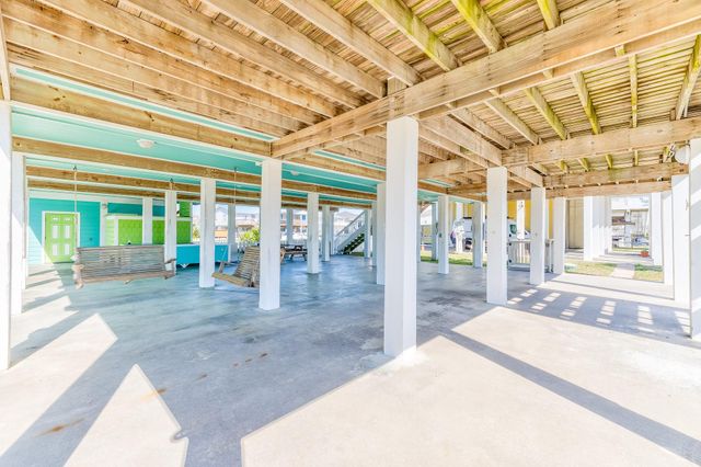 1991 Gulf Street, Crystal Beach, TX 77650