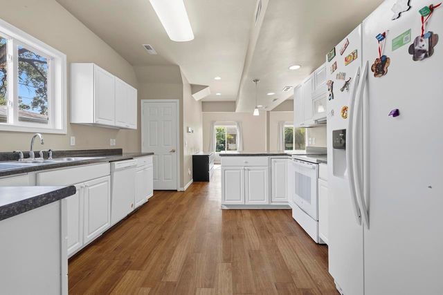 109 6th St. NW, Minot, ND 58703