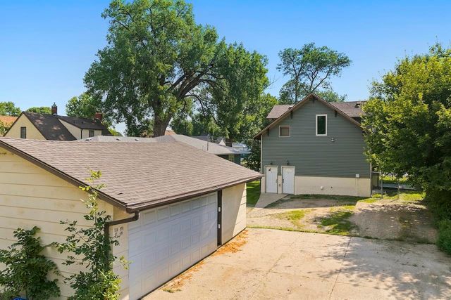 109 6th St. NW, Minot, ND 58703