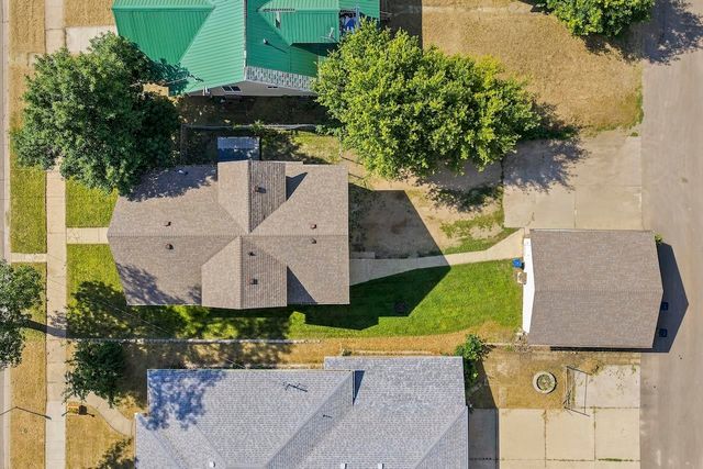 109 6th St. NW, Minot, ND 58703