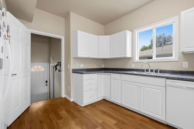 109 6th St. NW, Minot, ND 58703
