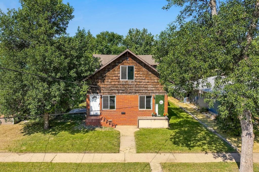 109 6th St. NW, Minot, ND 58703
