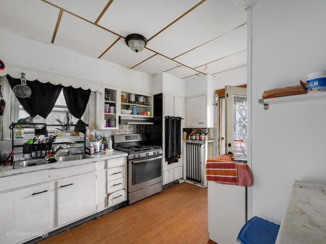 6423 N Leavitt Street, Chicago, IL 60645