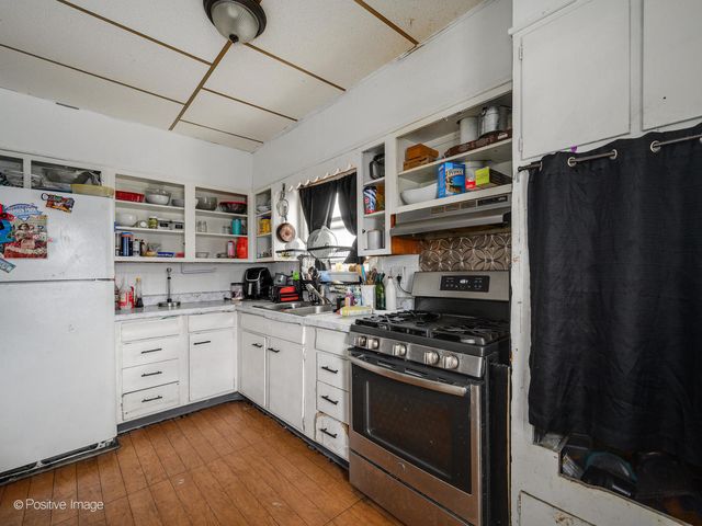 6423 N Leavitt Street, Chicago, IL 60645