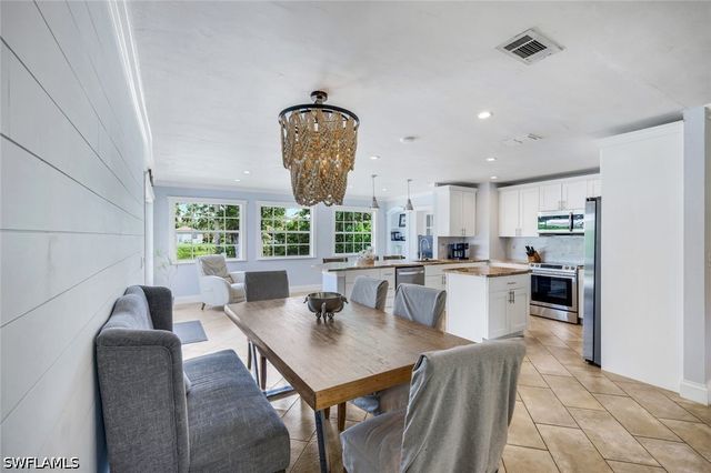 841 107th AVE N, Naples, FL 34108