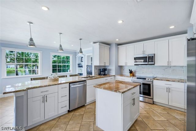 841 107th AVE N, Naples, FL 34108