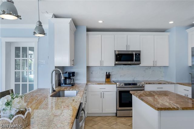 841 107th AVE N, Naples, FL 34108