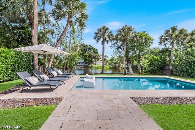 841 107th AVE N, Naples, FL 34108