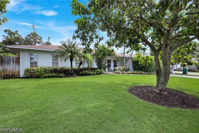 841 107th AVE N, Naples, FL 34108