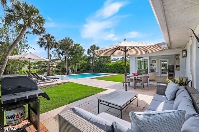841 107th AVE N, Naples, FL 34108
