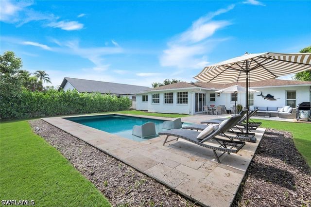 841 107th AVE N, Naples, FL 34108