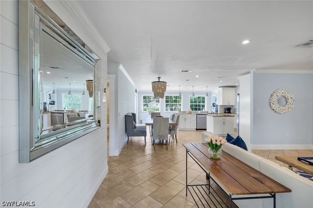 841 107th AVE N, Naples, FL 34108