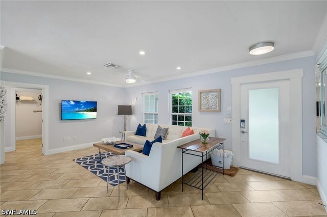 841 107th AVE N, Naples, FL 34108