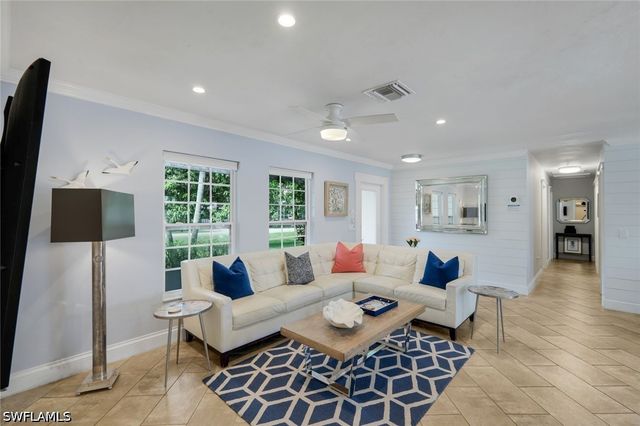 841 107th AVE N, Naples, FL 34108