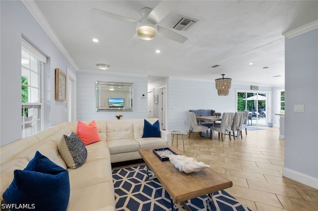 841 107th AVE N, Naples, FL 34108