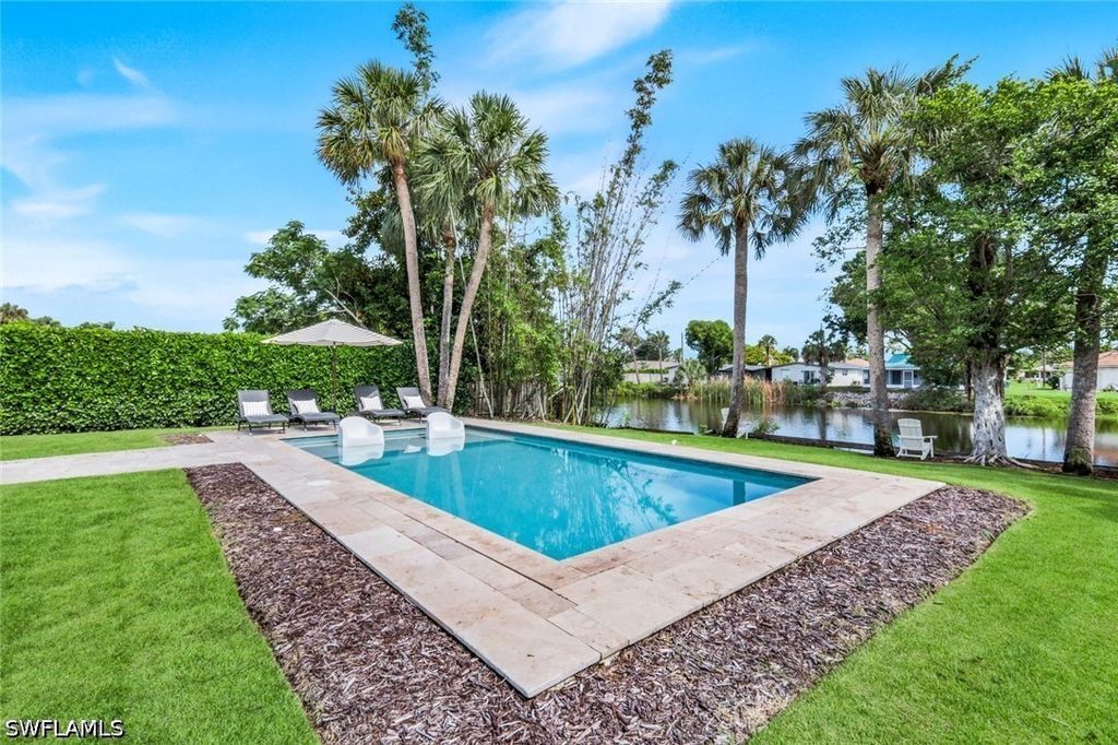 841 107th AVE N, Naples, FL 34108