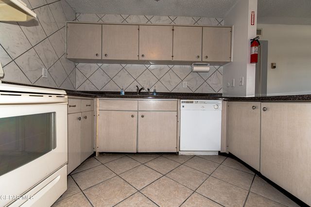 6400 Edgemere Boulevard 34, El Paso, TX 79925