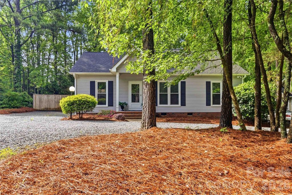 325 Enchanted Drive, Matthews, NC 28104
