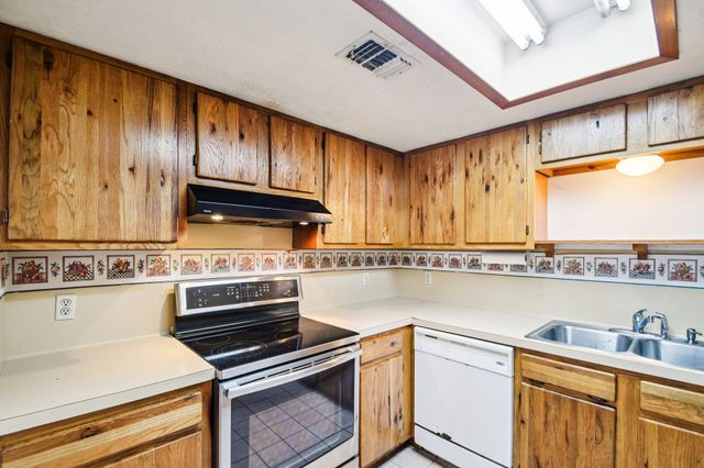 102 Stubblefield DR, Elgin, TX 78621