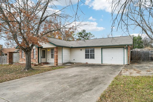 102 Stubblefield DR, Elgin, TX 78621