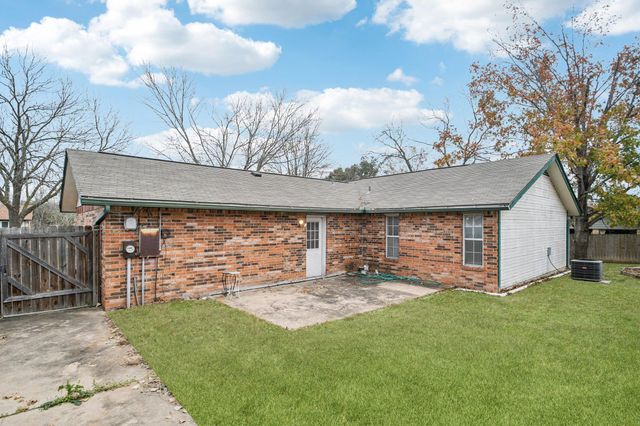 102 Stubblefield DR, Elgin, TX 78621