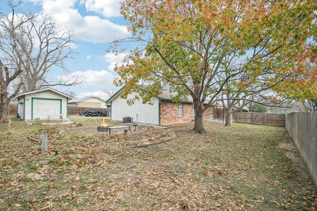 102 Stubblefield DR, Elgin, TX 78621