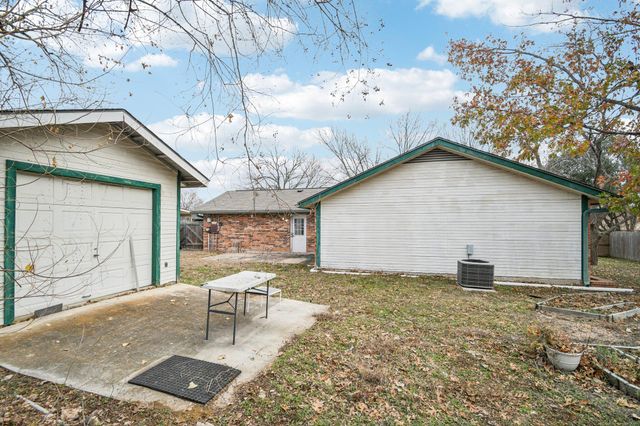 102 Stubblefield DR, Elgin, TX 78621