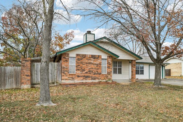 102 Stubblefield DR, Elgin, TX 78621