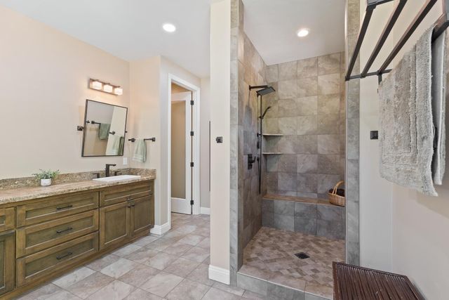 11210 Valle Vista Ct, Auburn, CA 95603