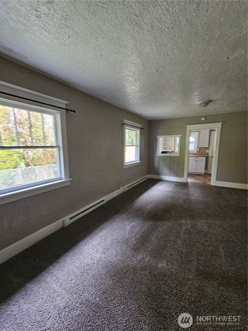 700 S 6th Street, Kelso, WA 98626