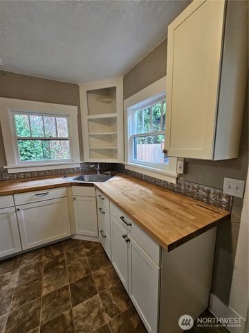 700 S 6th Street, Kelso, WA 98626