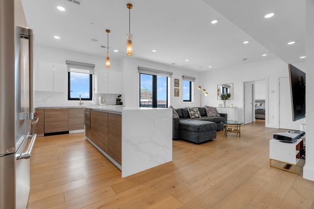 30 Penniman Rd PH702, Boston, MA 02134