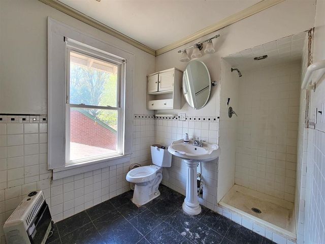 1922 Adams Avenue, Huntington, WV 25704