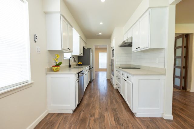 9011 Grape Street, Houston, TX 77036