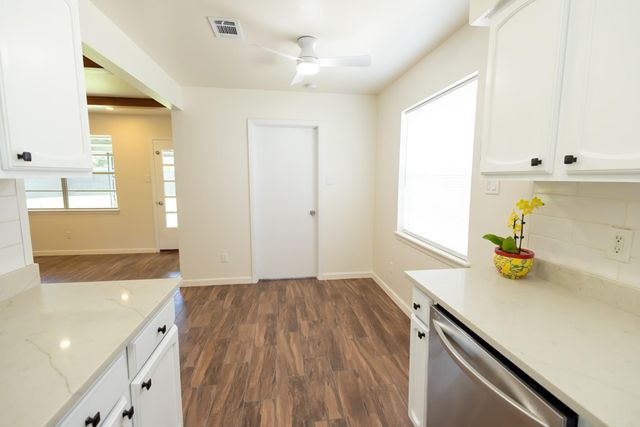 9011 Grape Street, Houston, TX 77036