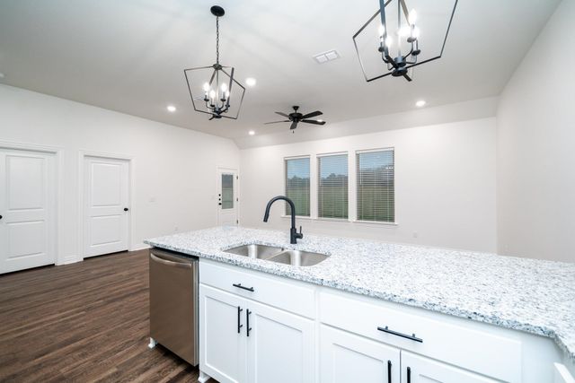 1431 Page Valley Cir, Longview, TX 75601